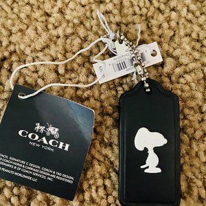 COACH SNOOPY TAG